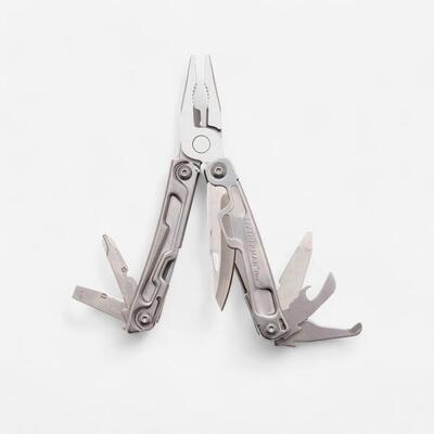 Pinza 14 funzioni LEATHERMAN REV