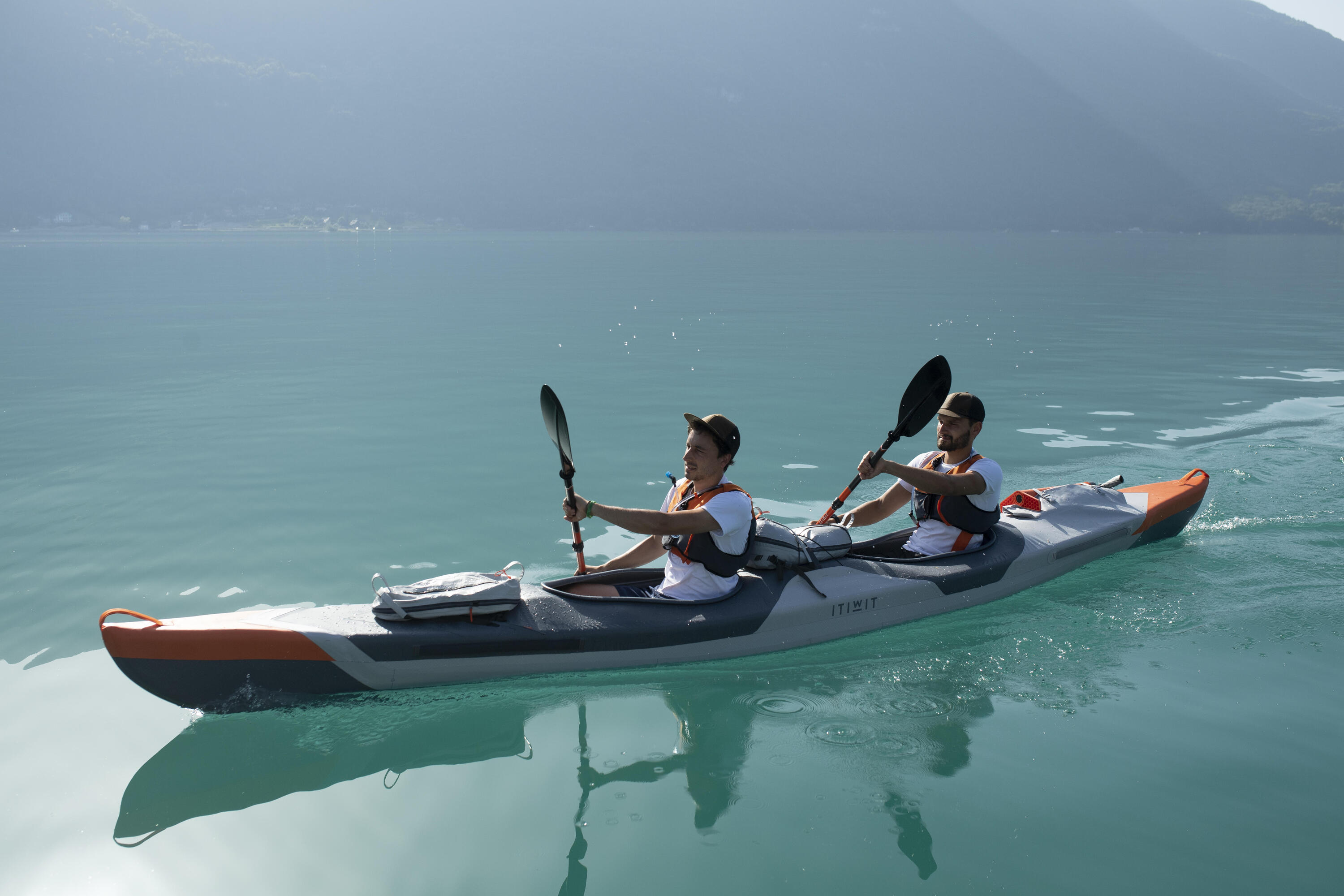 Cómo hacer kayak: lo que debes saber para iniciarte en este deporte