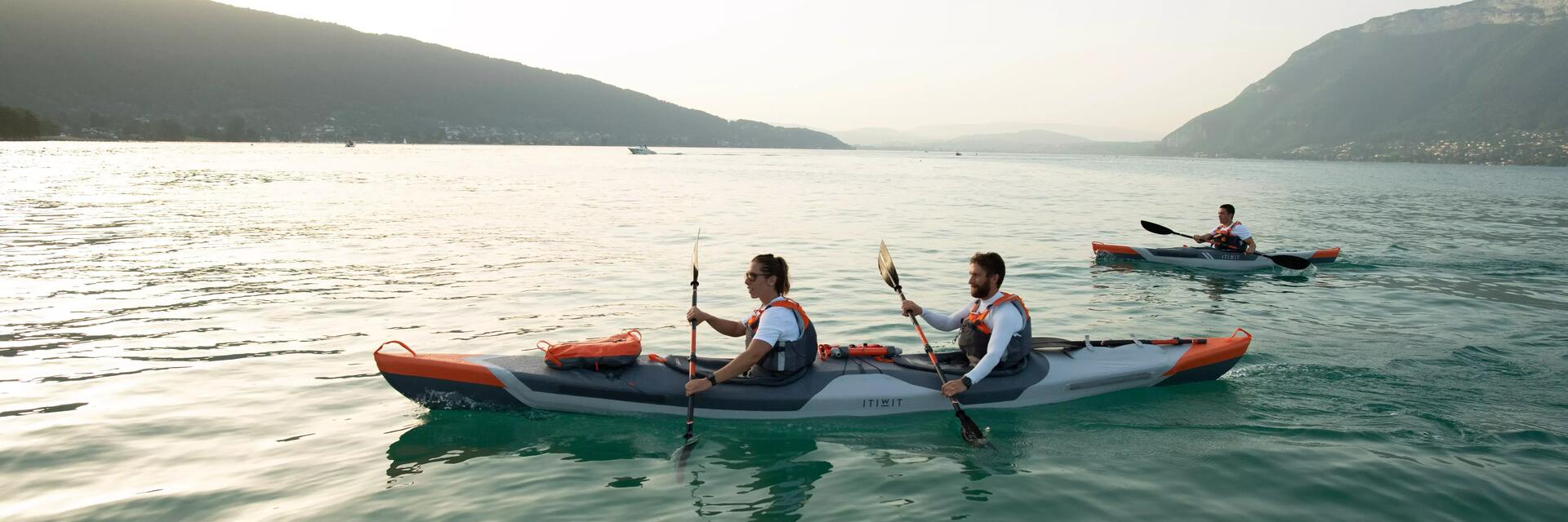 pareja en kayak
