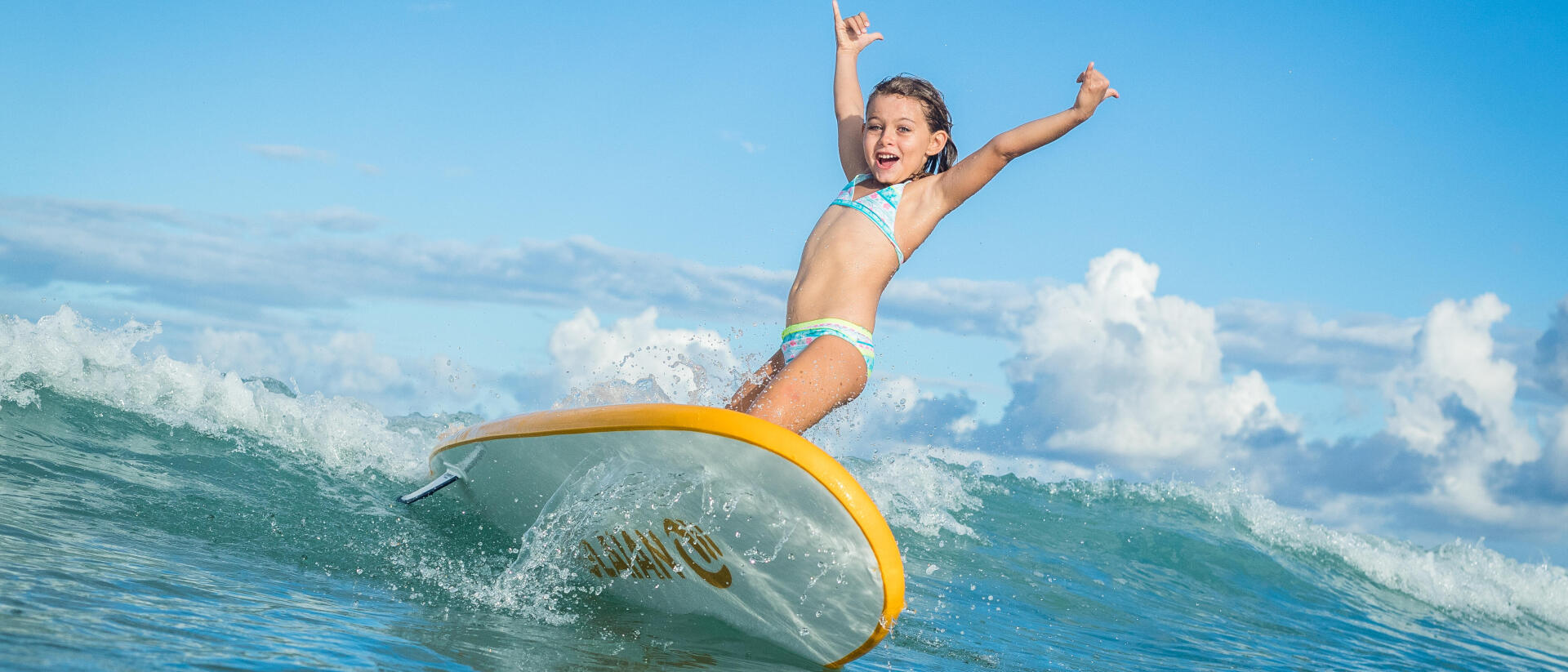 Comment apprendre à son enfant à surfer ?