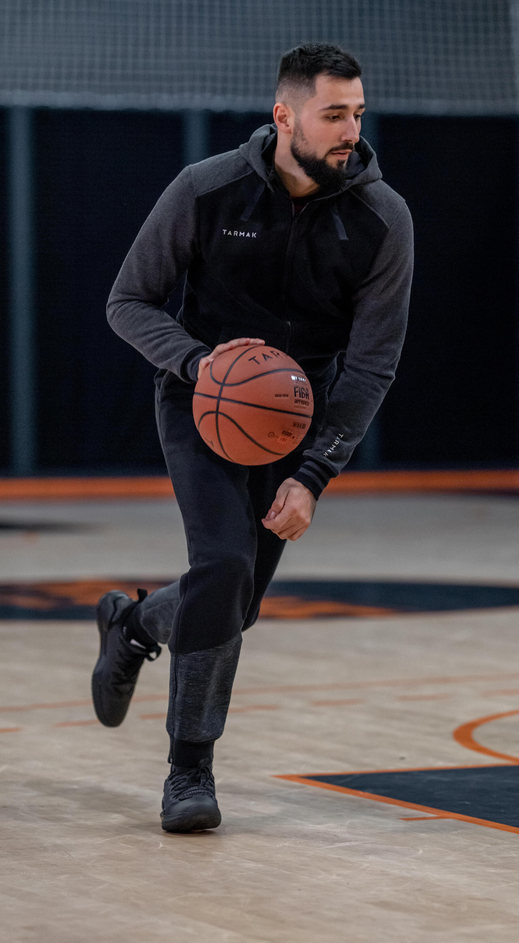 entraînement-dribble-exercices-ballon-basketball-homme