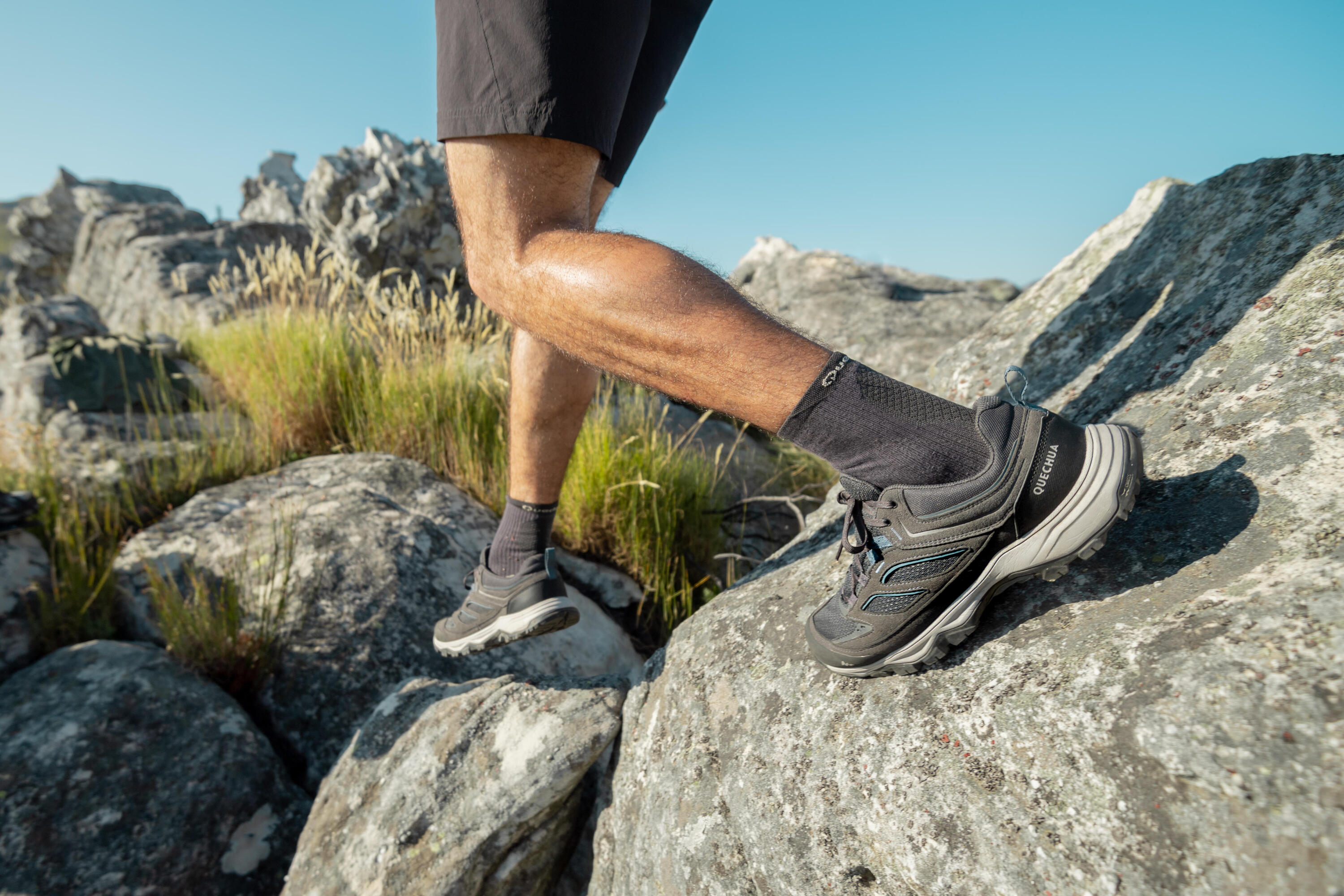 Men's mountain hiking shoes - MH100 - Grey 3/8