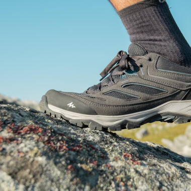 comment-choisir-chaussure-randonnée-trekking-chaussures-MH100-impermeables