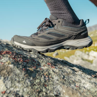 comment-choisir-chaussure-randonnée-trekking-chaussures-MH100-impermeables