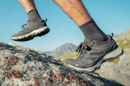 أحذية المشي لمسافات طويلة في الجبال للرجال - MH100 - رمادي