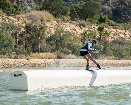 Wakeboard, wakeskate, wakesurf : quelles différences ?