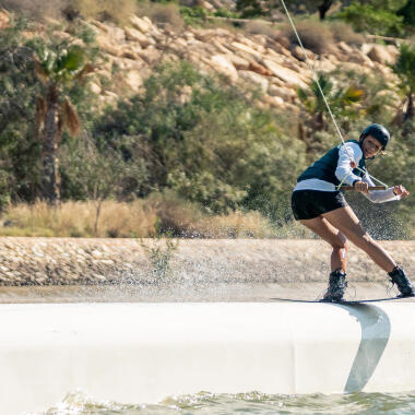Wakeboard, wakeskate, wakesurf : quelles différences ?
