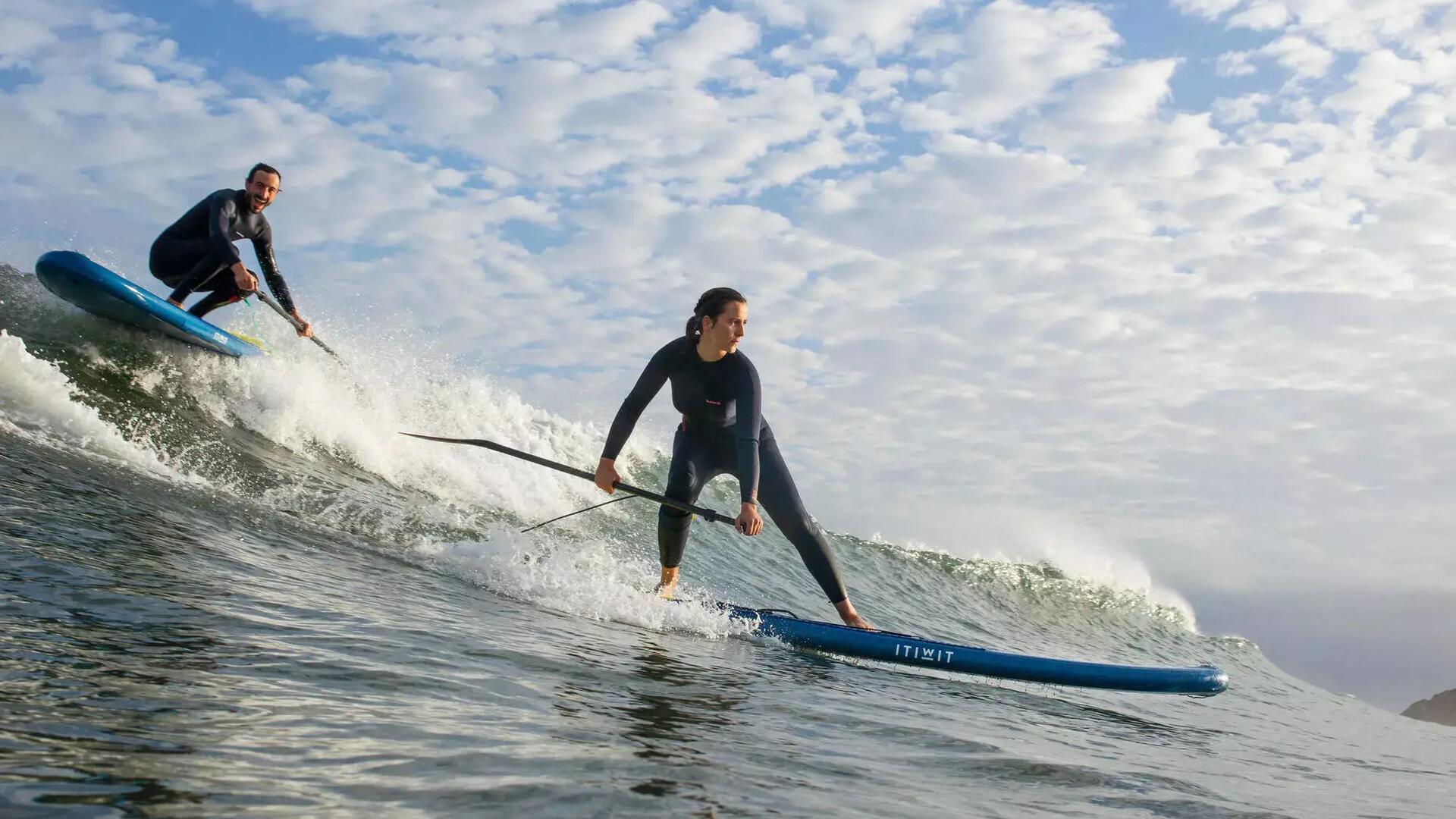 coger una ola con tabla de paddle surf