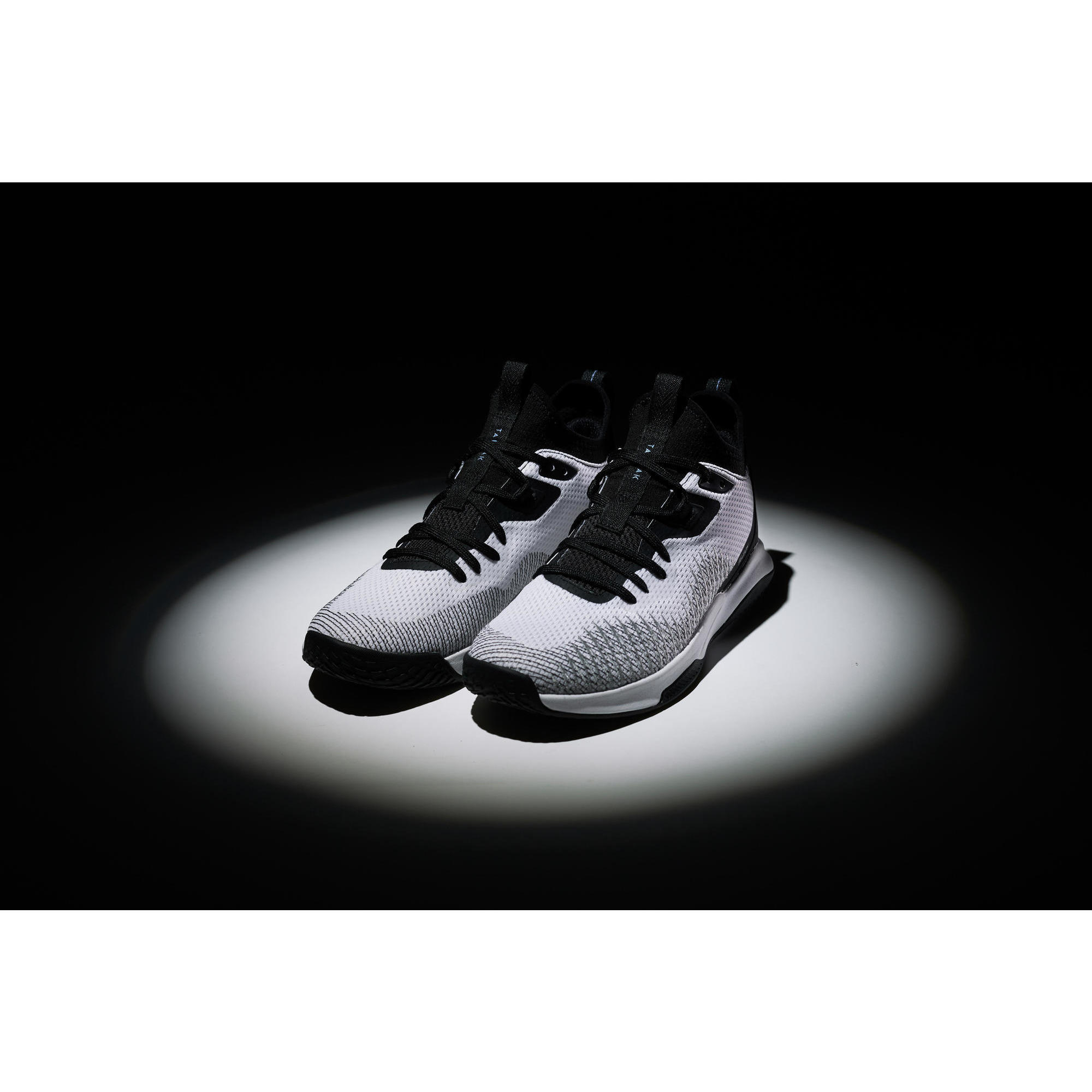 КРОССОВКИ БАСКЕТБОЛЬНЫЕ ЖЕНСКИЕ FAST 500  TARMAK