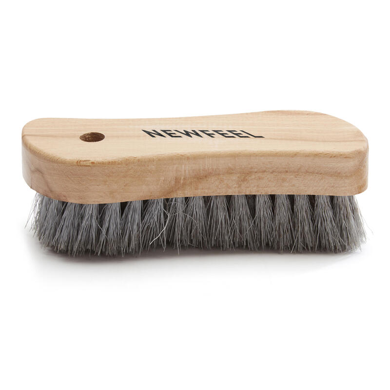 Comment enlever le cirage d'une brosse ?