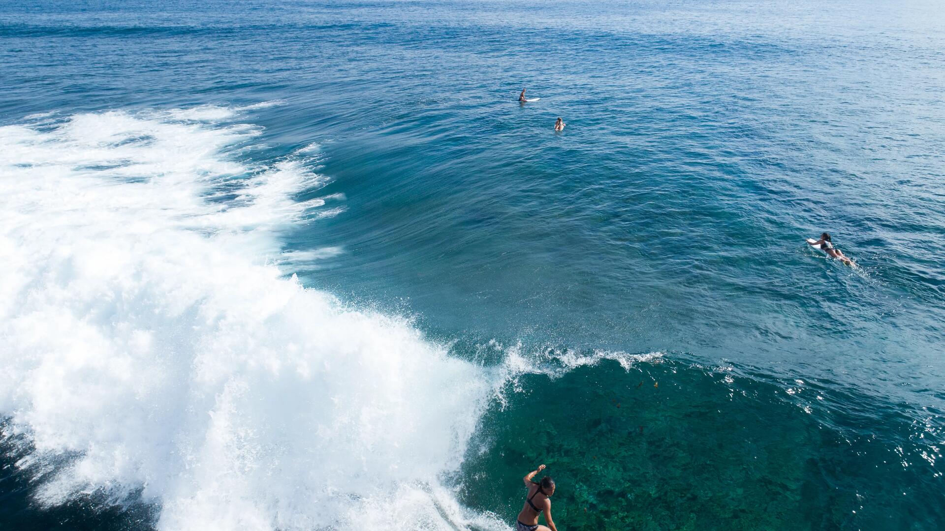 Comment choisir son maillot de bain femme pour surfer ?