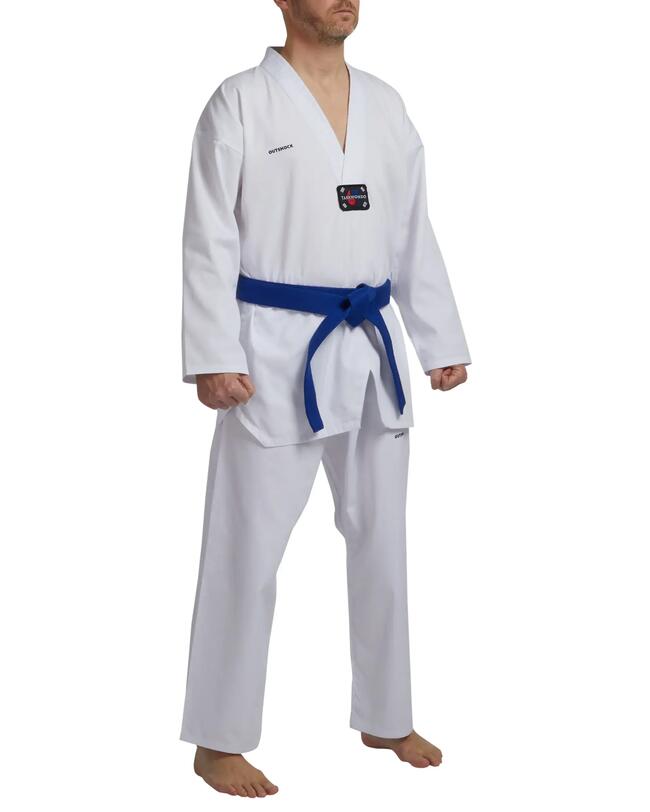 Mann in Taekwondoanzug