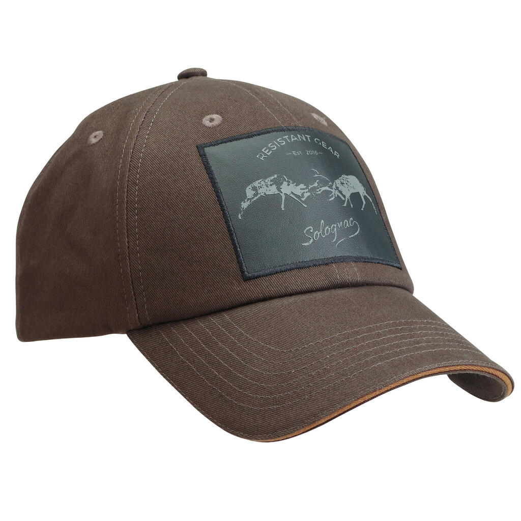 Medžioklinė kepuraitė „100“, ruda su prisiūtu elnio atvaizdu