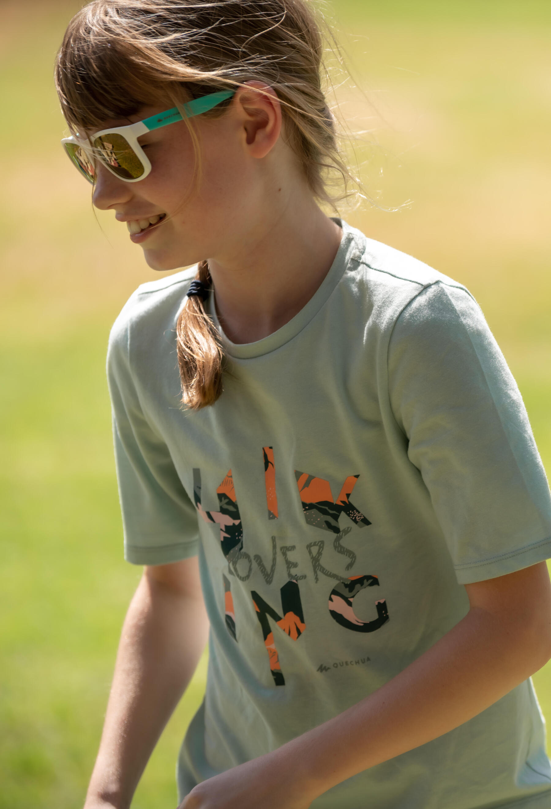 criança com óculos de sol decathlon