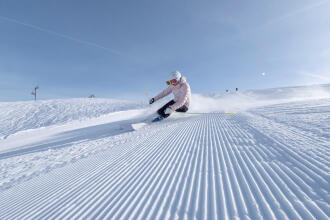 Îmbrăcămintea pentru schi: cum te pregătești pentru o experiență plăcută pe pârtie