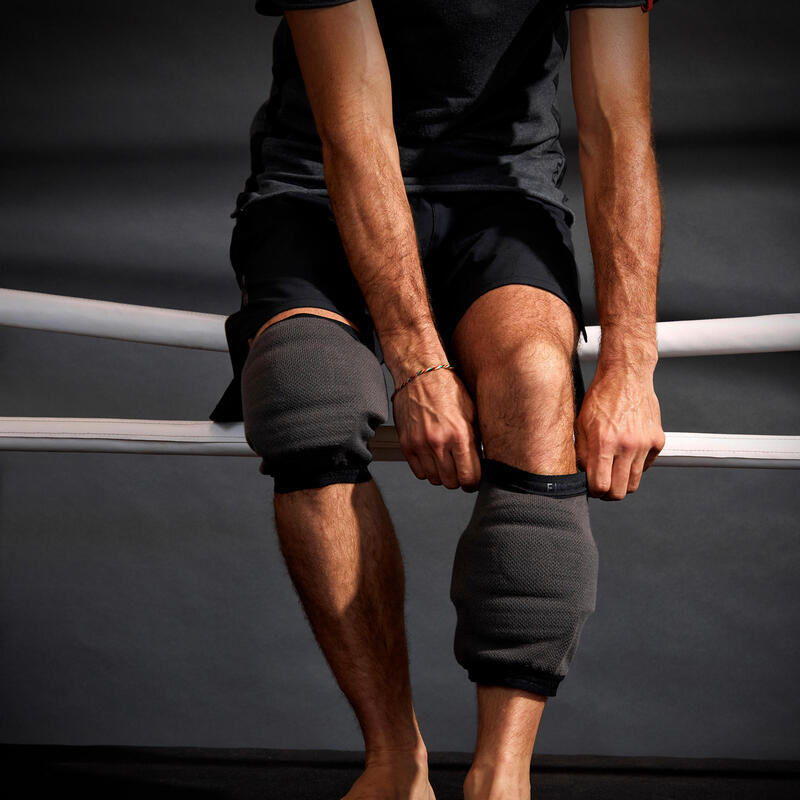 GENOUILLÈRES DE COMBAT 900 GRISES, POUR ENTRAÎNEMENTS DE KICK-BOXING, MUAY THAÏ.