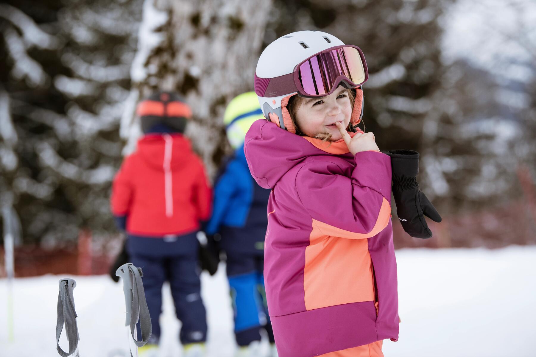Kind bij zijn ski's
