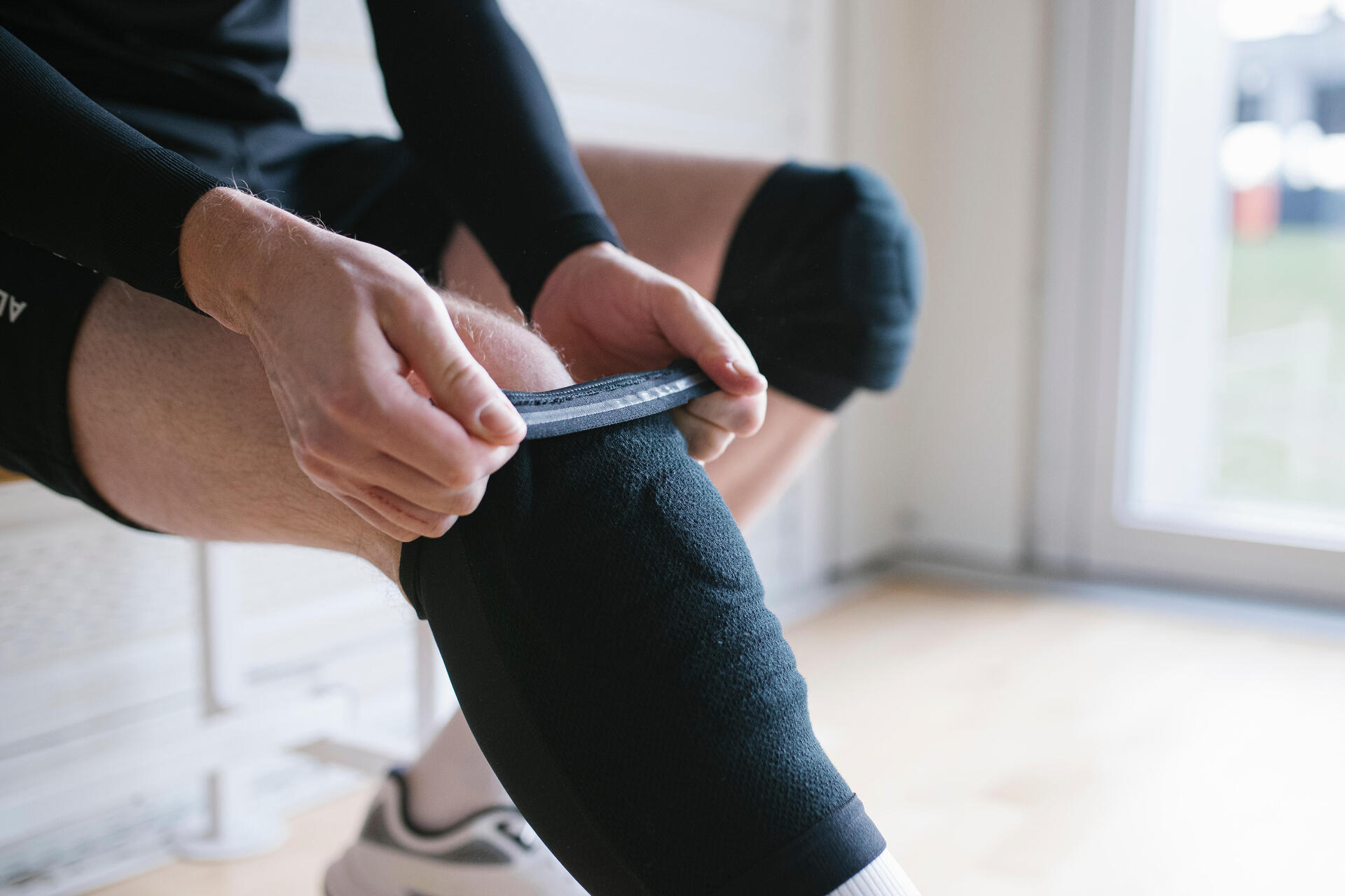 Opaska na kolano jak długo nosić? Kiedy warto stosować?