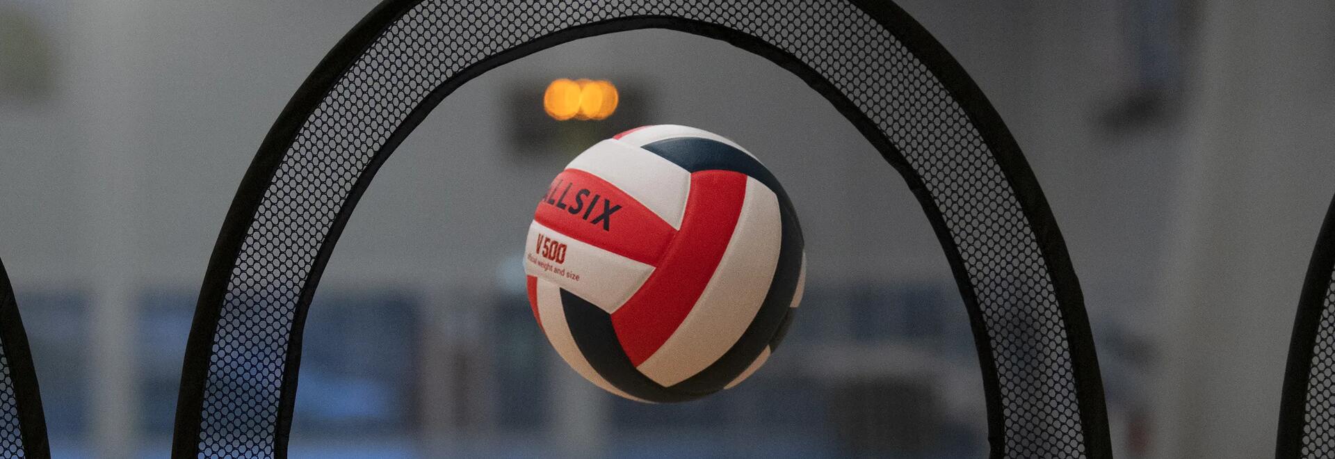 ballon de volleyball dans les airs