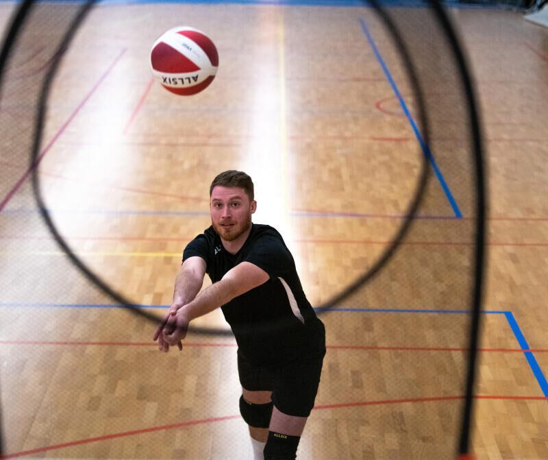 joueur de volley-ball réalisant une manchette