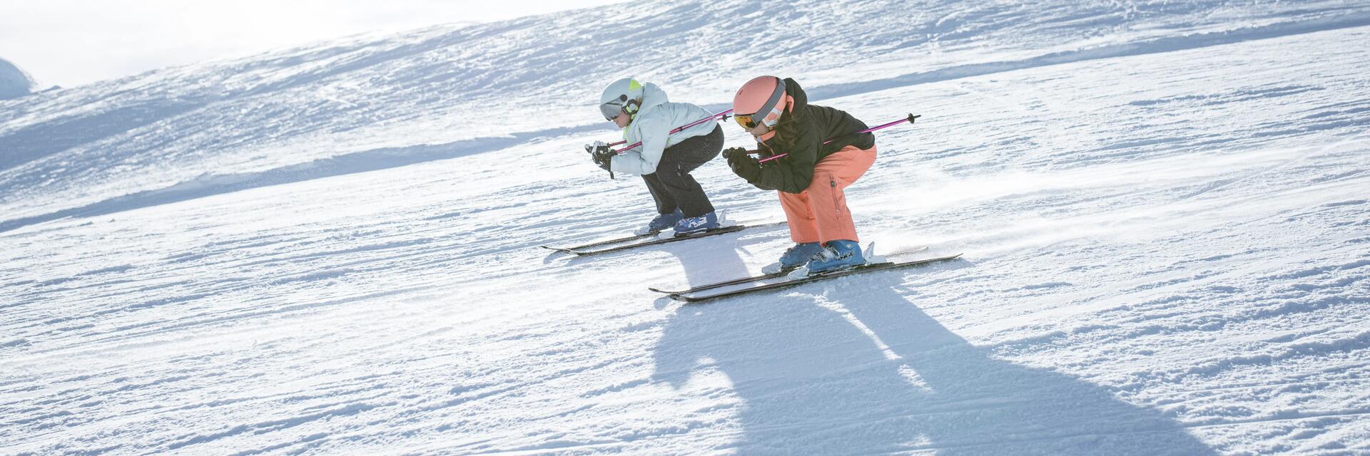 Kinderen skiën