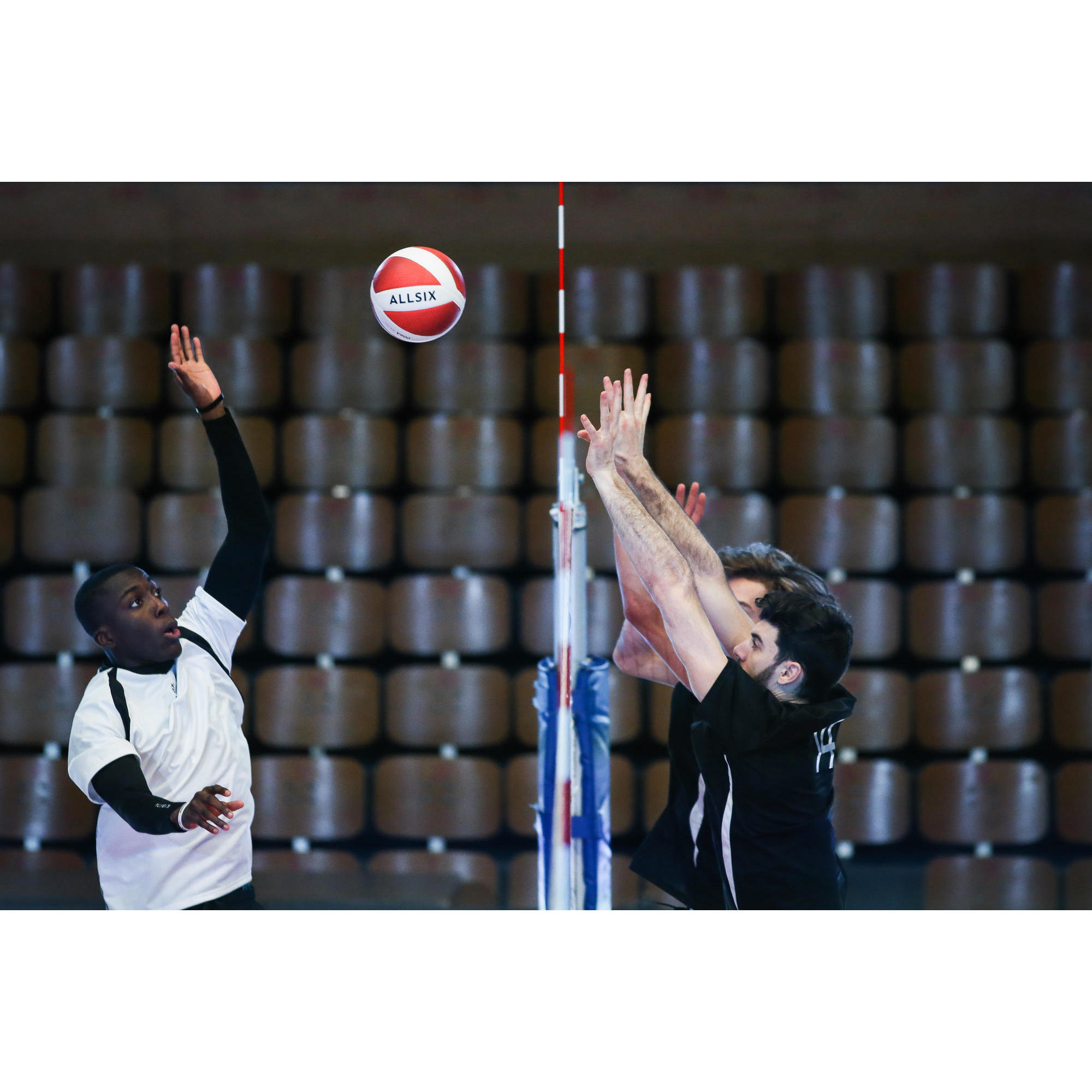 Volleyball V900 White Red Decathlon