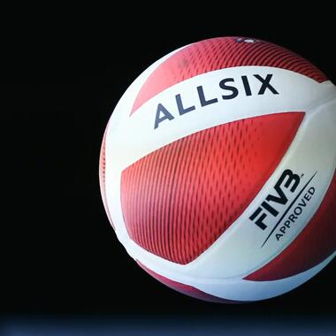 BALLON DE VOLLEYBALL ALLSIX SUR LE TERRAIN