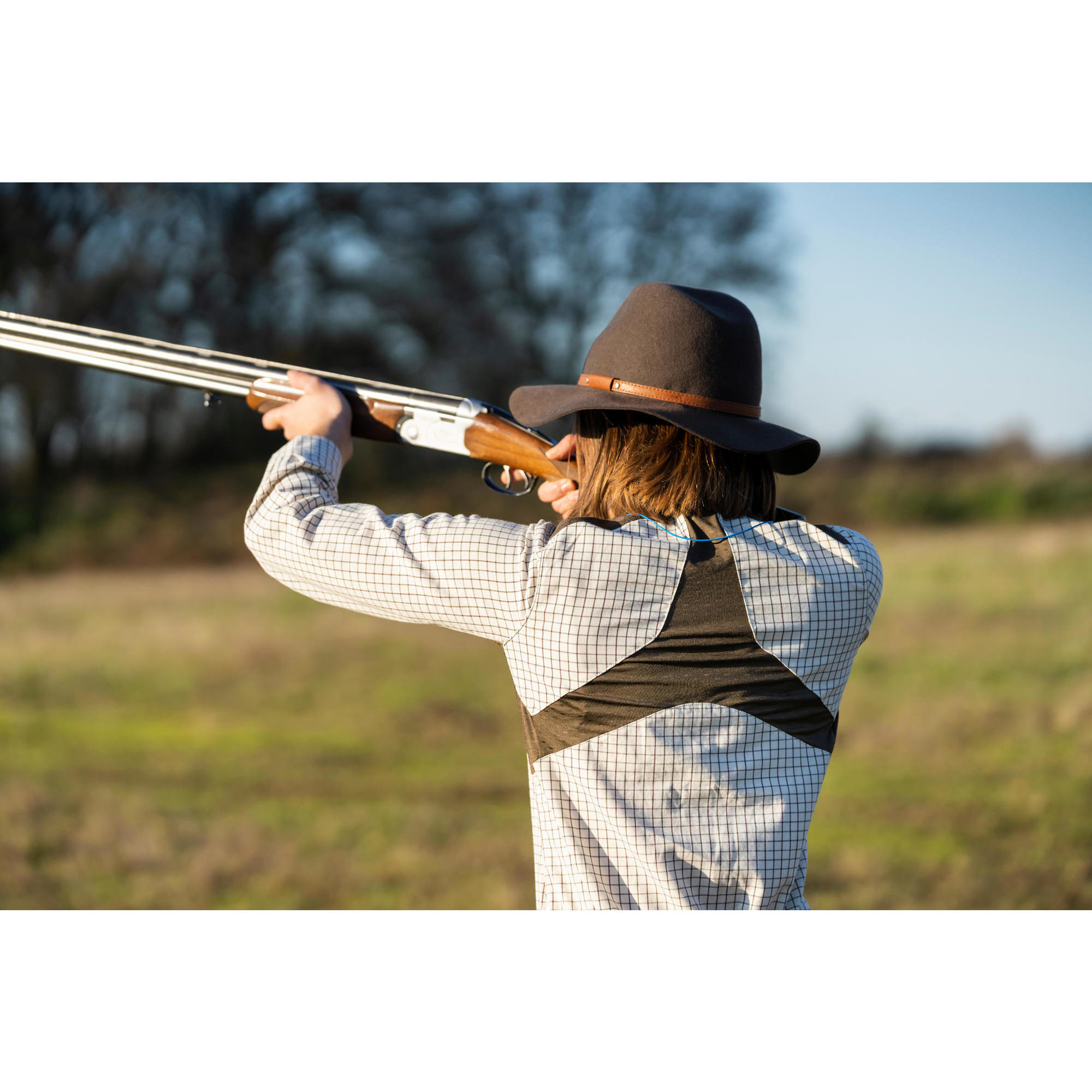 WOMEN'S BREATHABLE COTTON HUNTING SHIRT WITH BEIGE 500 CHECKS.