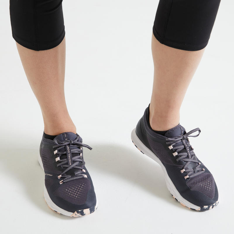 รองเท้าผู้หญิงเพื่อการออกกำลังกายรุ่น 900 (สีเทา/ชมพู)