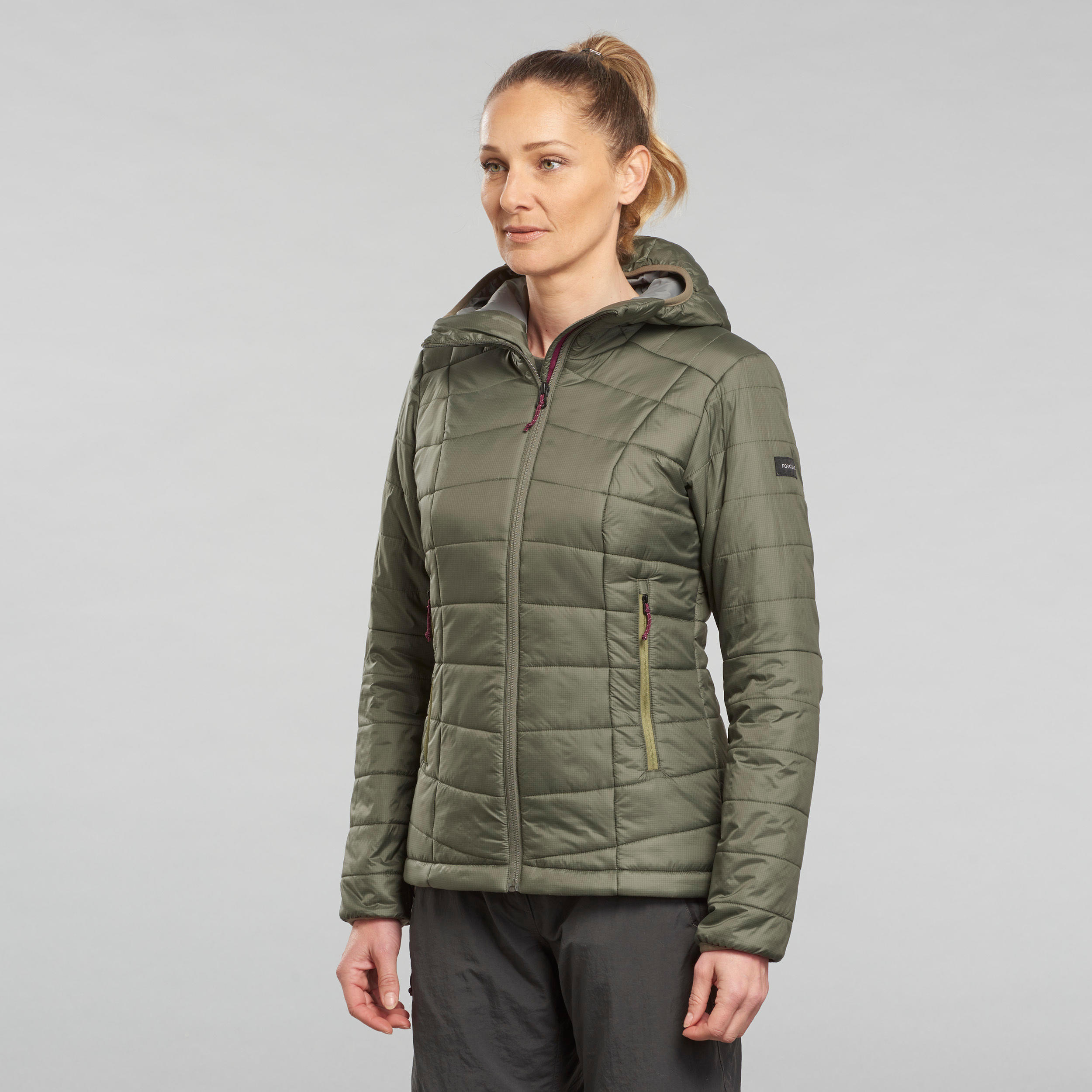 Chaqueta acolchada montana y trekking con capucha Mujer Forclaz MT100 Decathlon