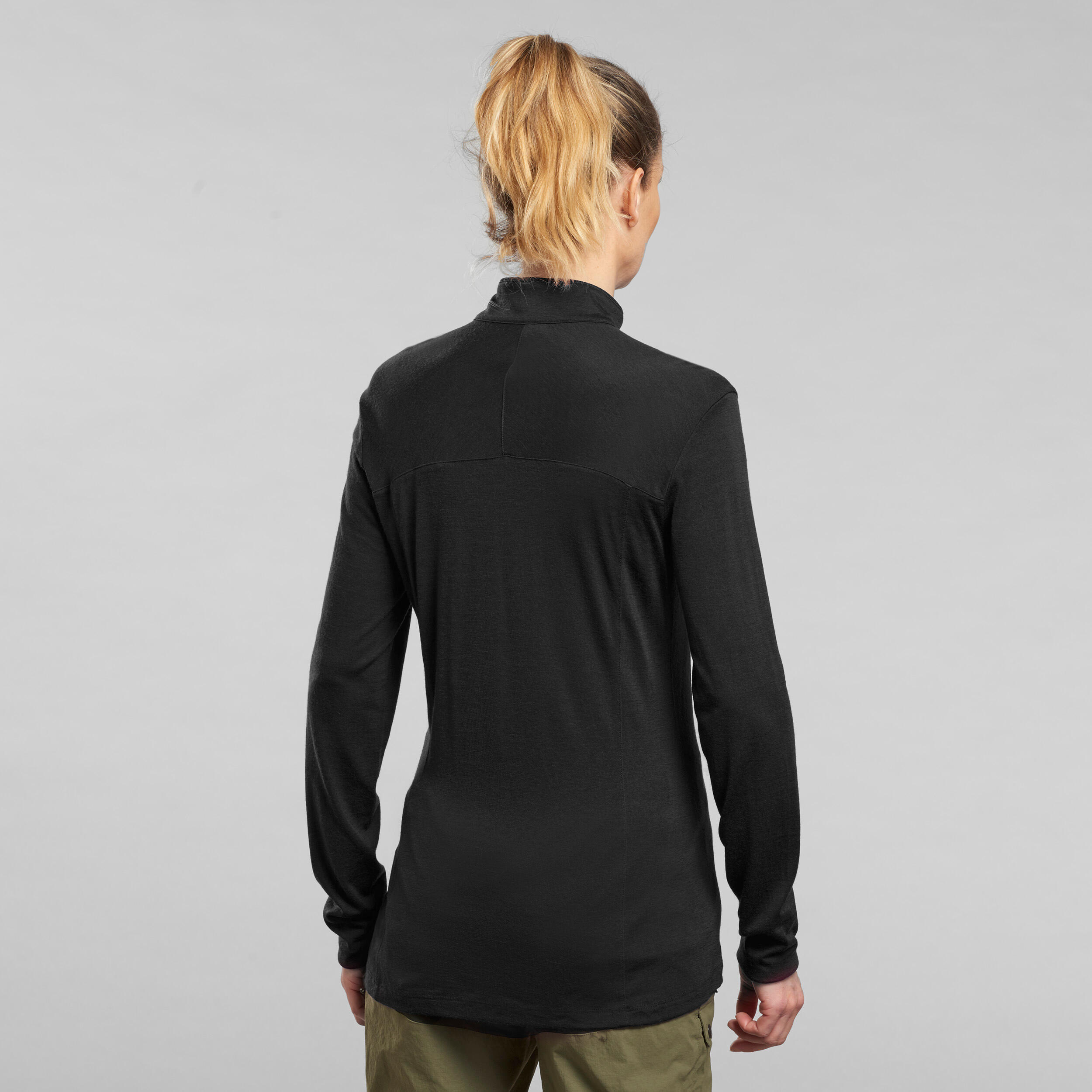 Camiseta montaña y trekking lana merina  Mujer Forclaz Trek 500 negro 2/5
