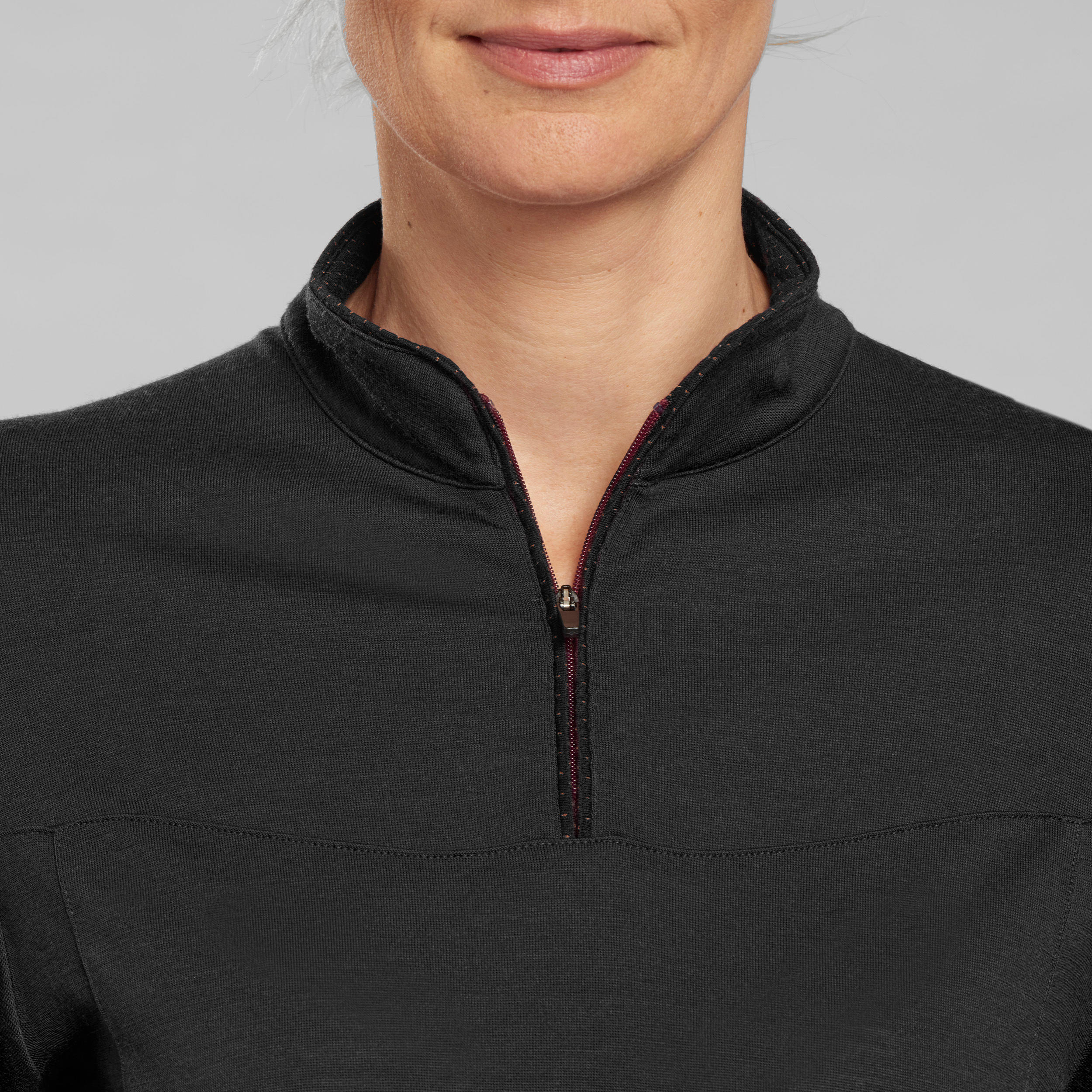 Camiseta montaña y trekking lana merina  Mujer Forclaz Trek 500 negro 4/5