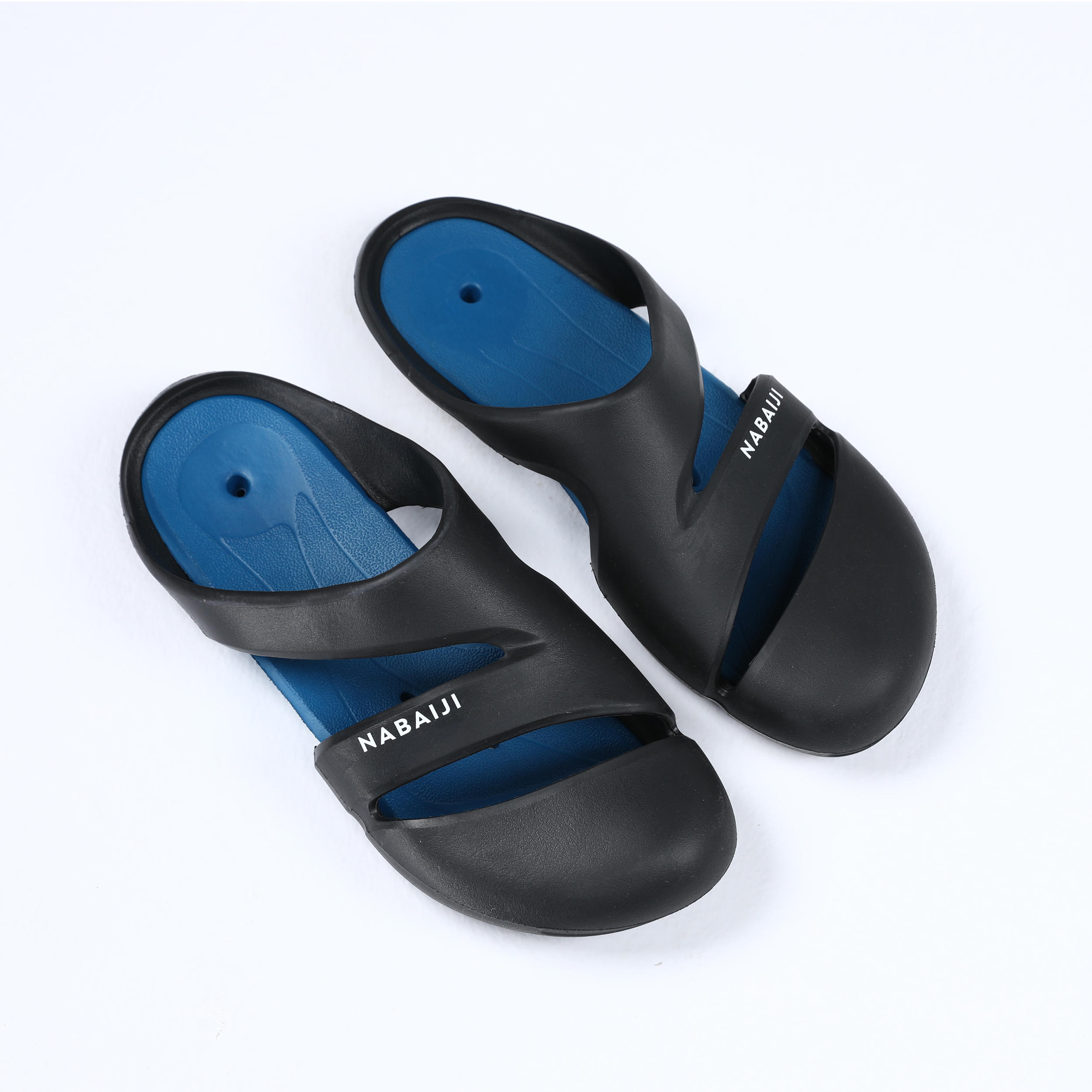 Sandal Kolam Renang Pria 500 - Hitam Biru. tampak depan