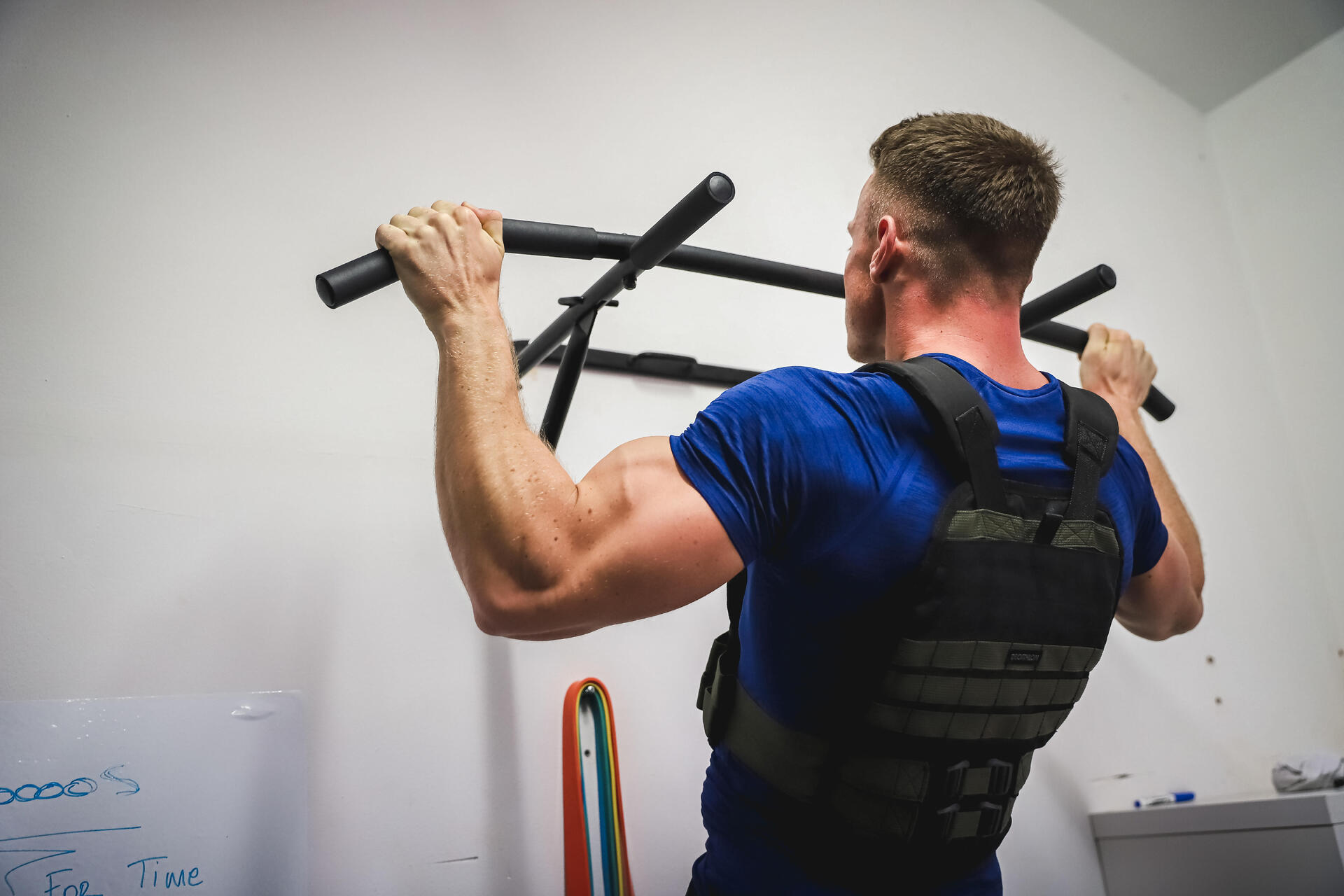 Strength Training PullUp Bar 900 Black