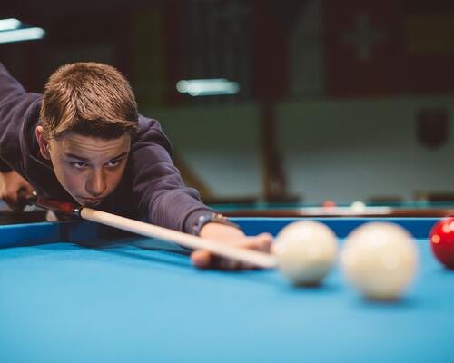 Le billard : découvrez ce sport de précision et de stratégie