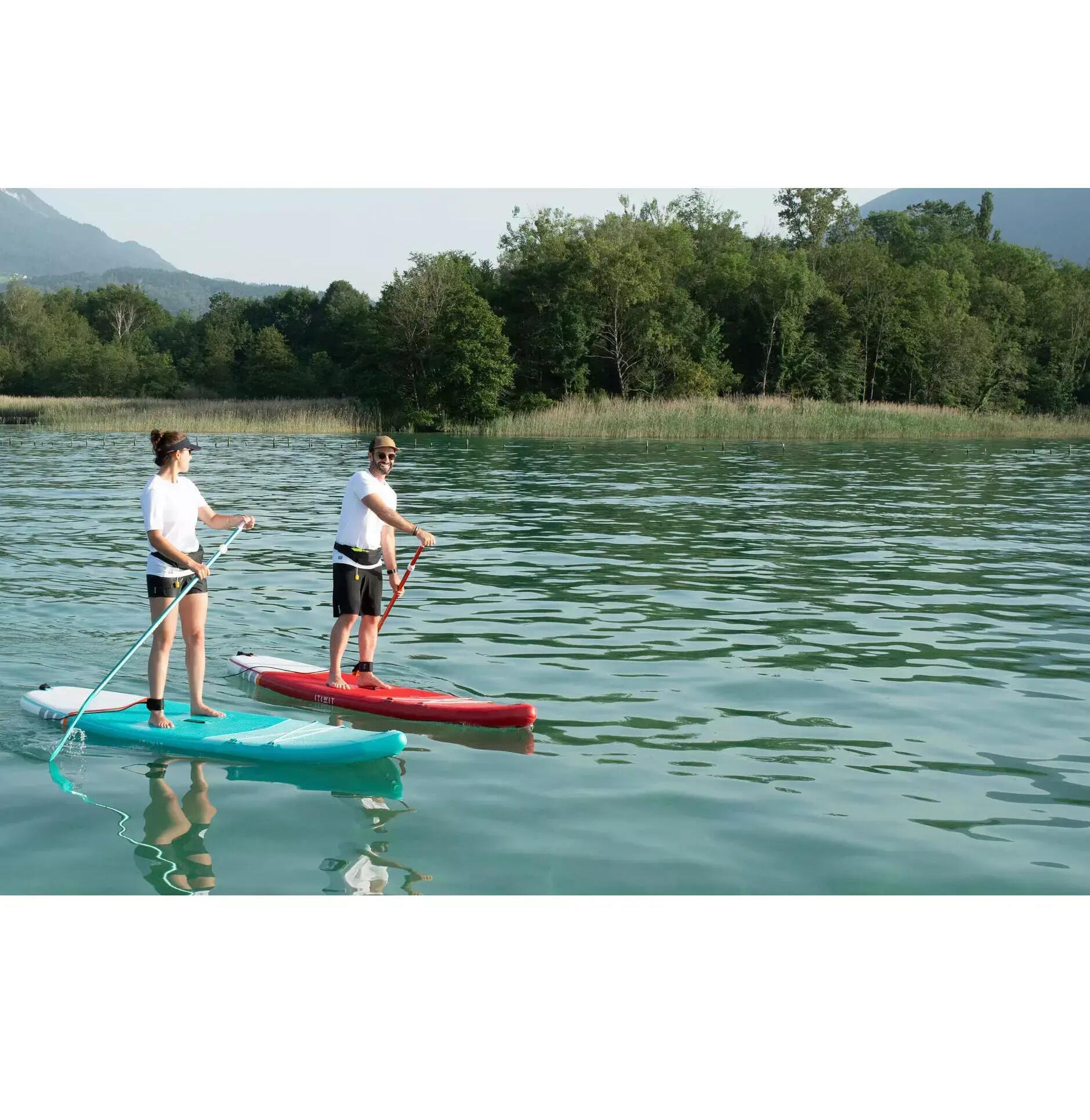 Bild von zwei Stand-Up-Paddlern auf einem See