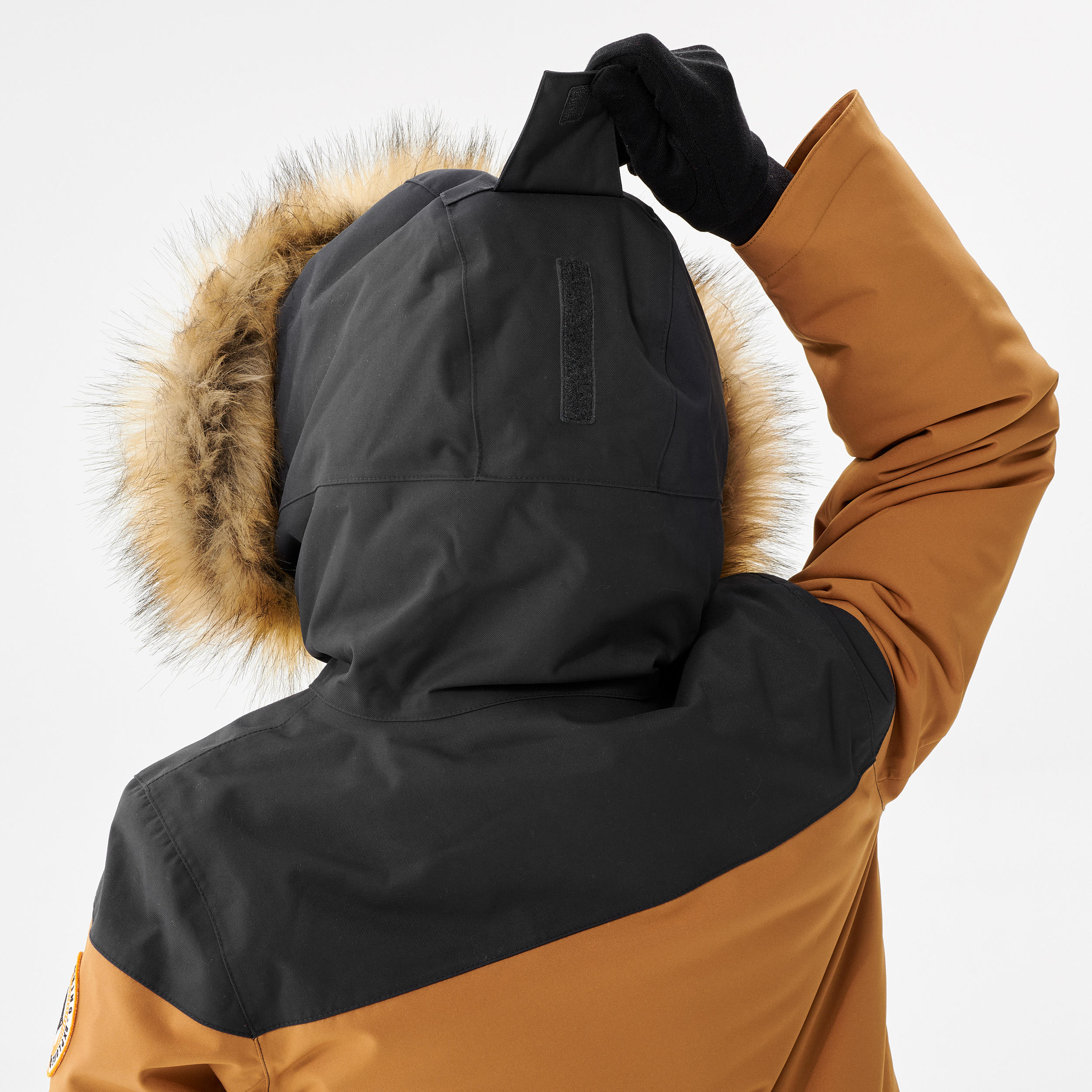QUECHUA Hrejivá a nepremokavá turistická bunda SH500 U-Warm pre deti od 7 do 15 rokov 12-13 r (151-160 cm) · záber 7