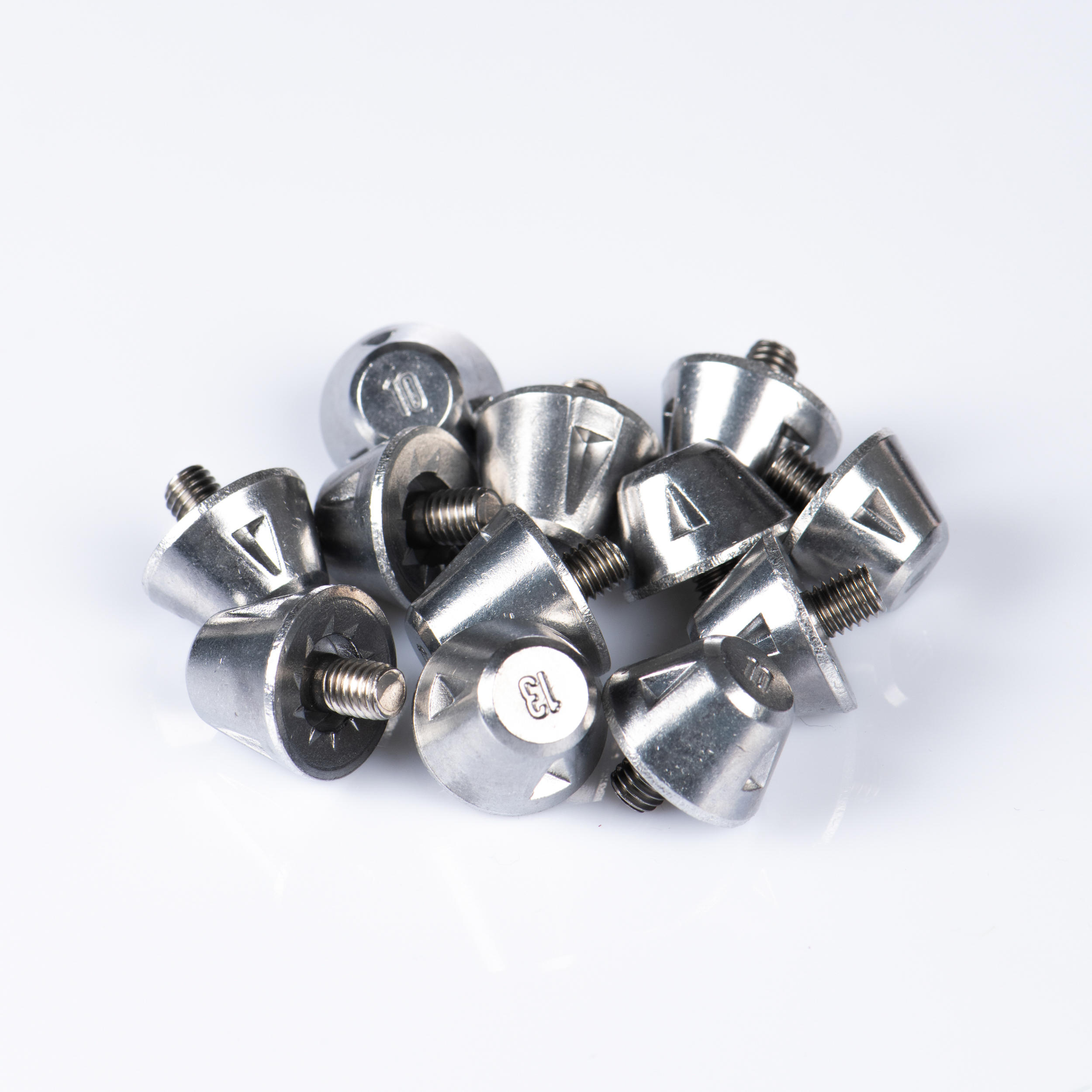 Screw-On 10/13 mm Aluminium Rugby Studs 2/3