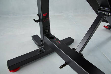 Tiltable and foldable weight bench with adjustable pegs