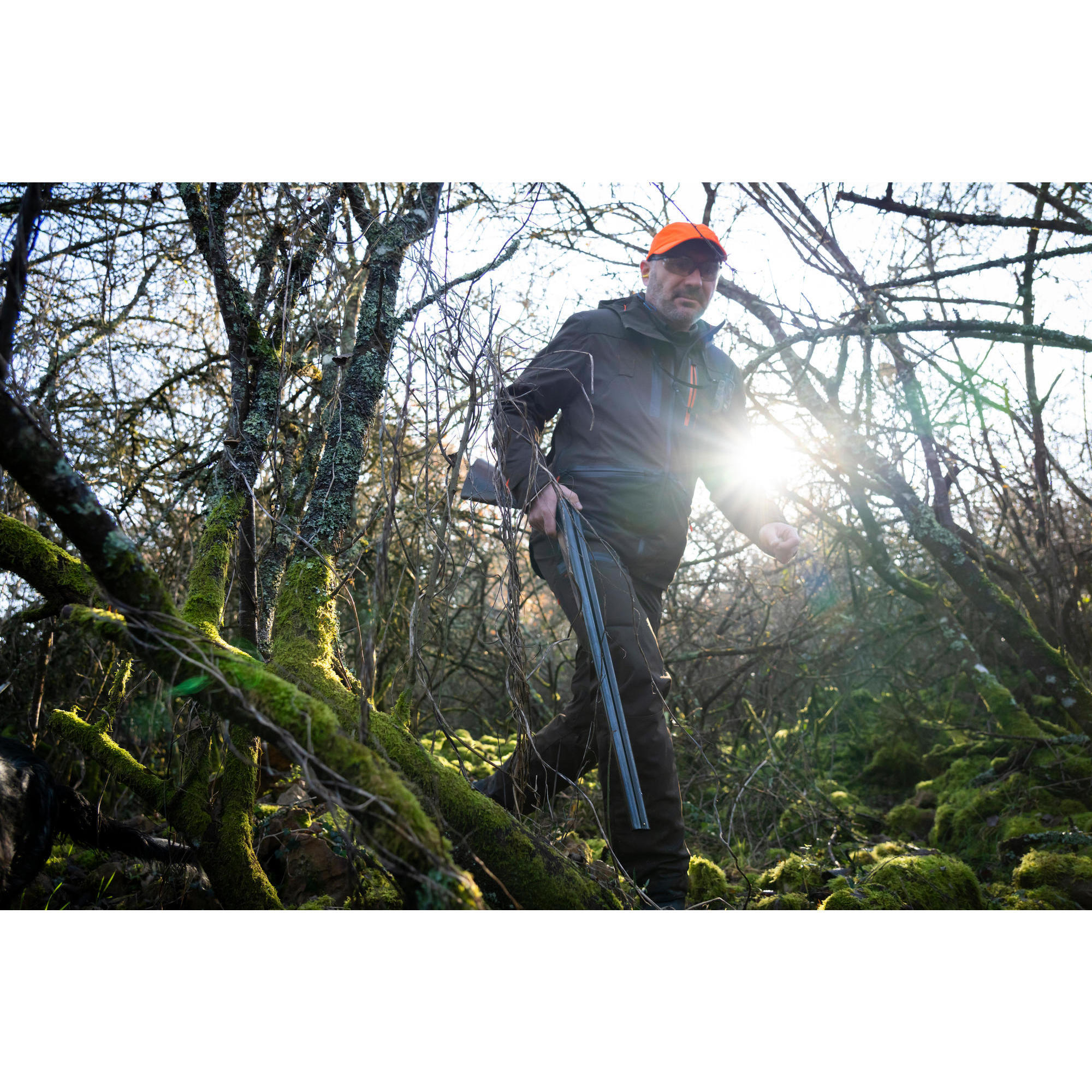 Waterproof hunting pants with brown reinforcement 900