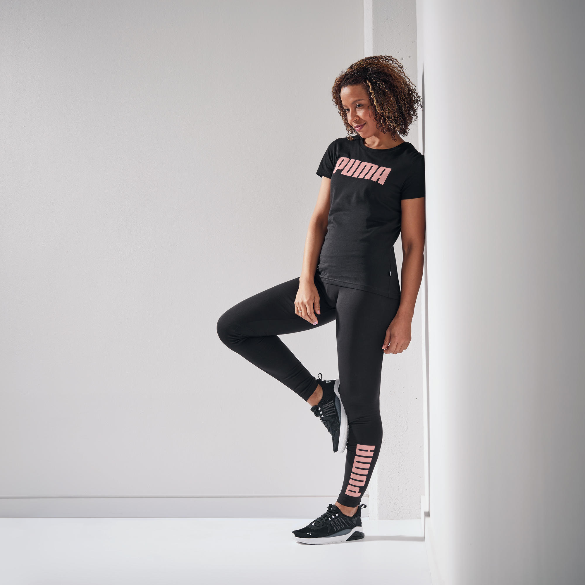 Legging Puma Femme Noir avec Logo Rose PUMA Decathlon