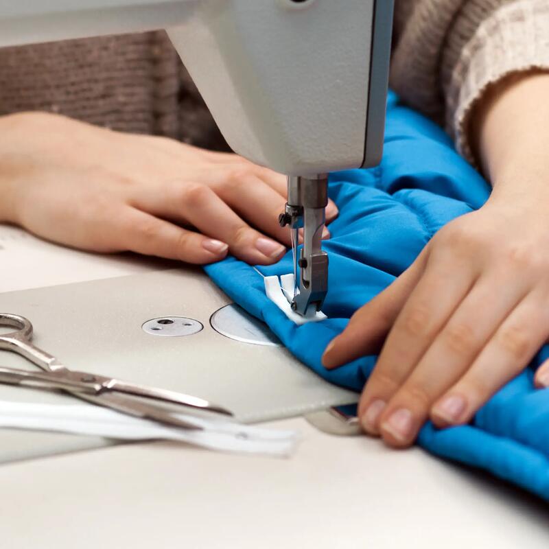 machine à coudre pour réparer les vêtements