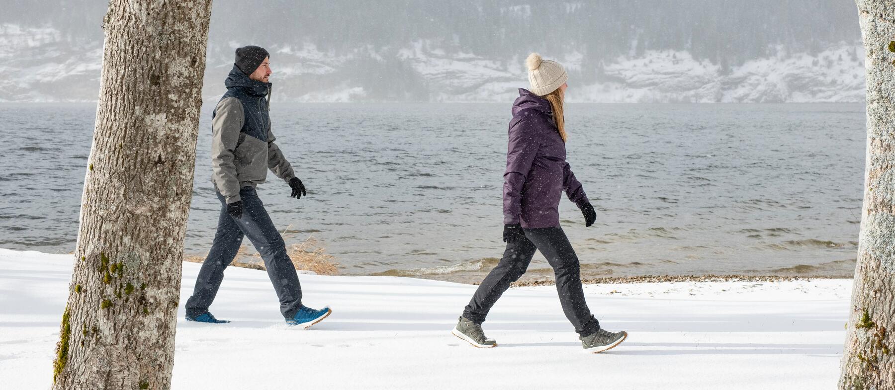 Zwei Menschen mit Wanderhose