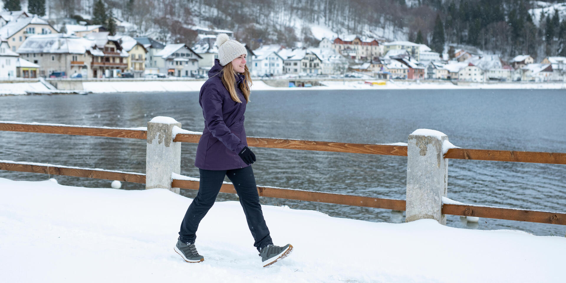 HIKING ON SNOW: BOOTS OR SHOES?