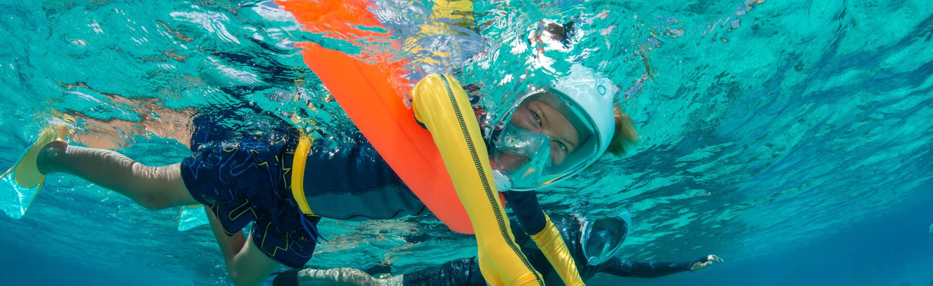 As vantagens de ter uma ajuda à flutuabilidade no snorkeling, passeio aquático