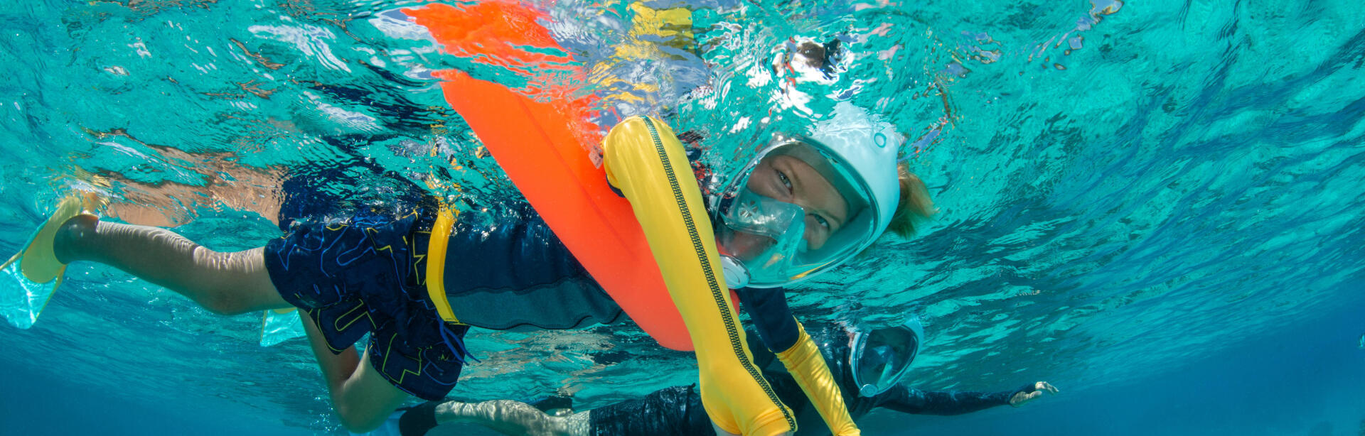 As vantagens de ter uma ajuda à flutuabilidade no snorkeling, passeio aquático