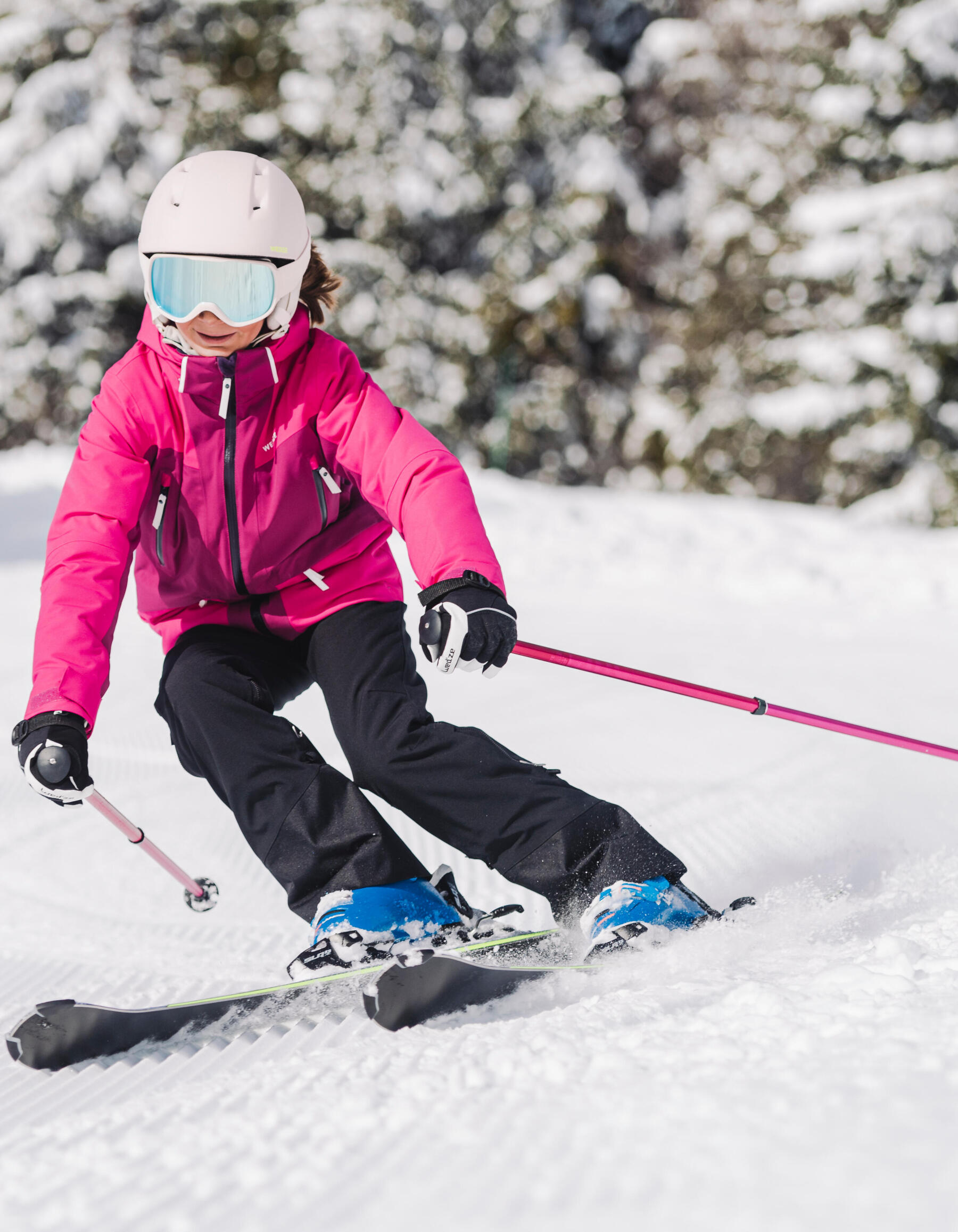 jeune fille en ski