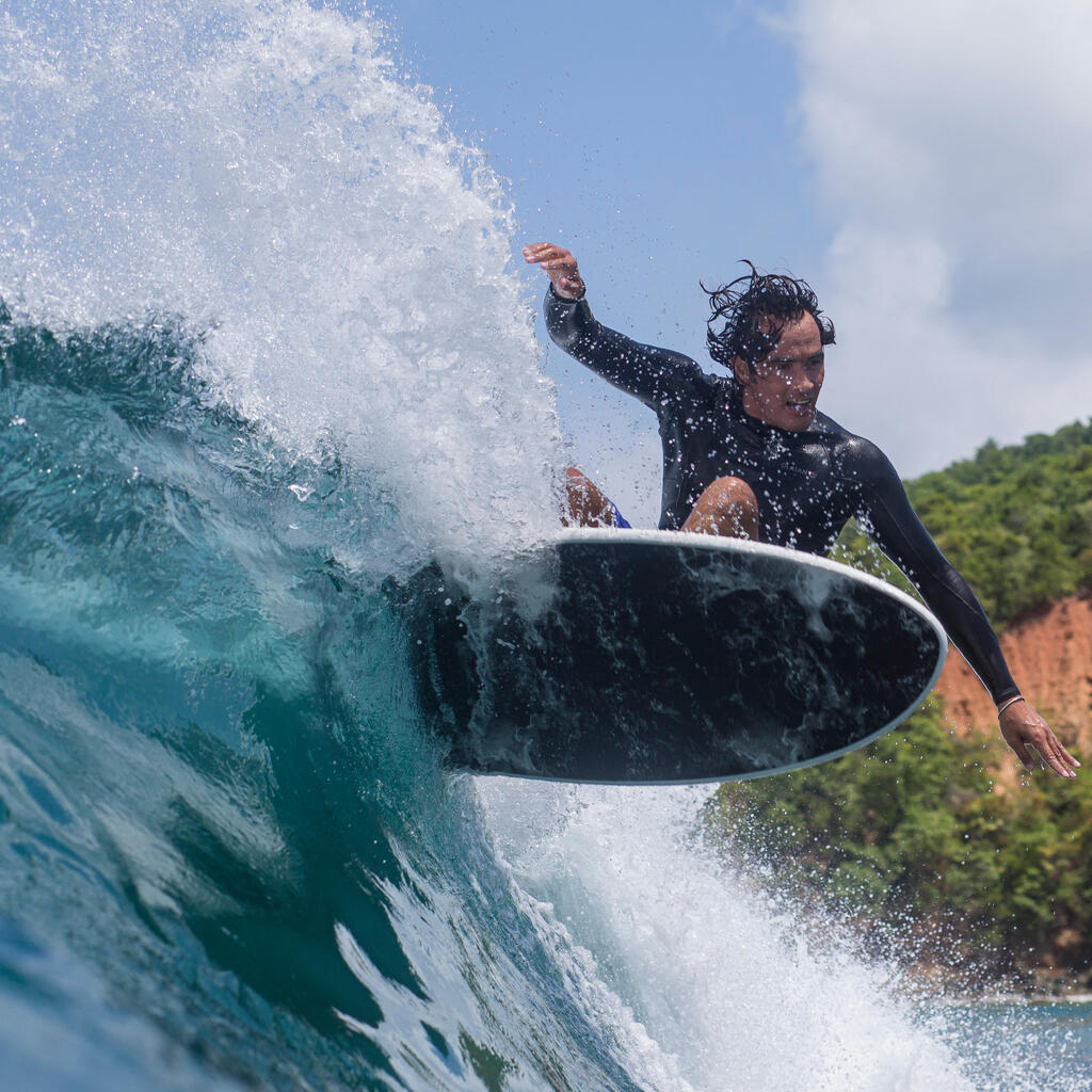 FOAM SURFBOARD 900 6' with 3 fins.