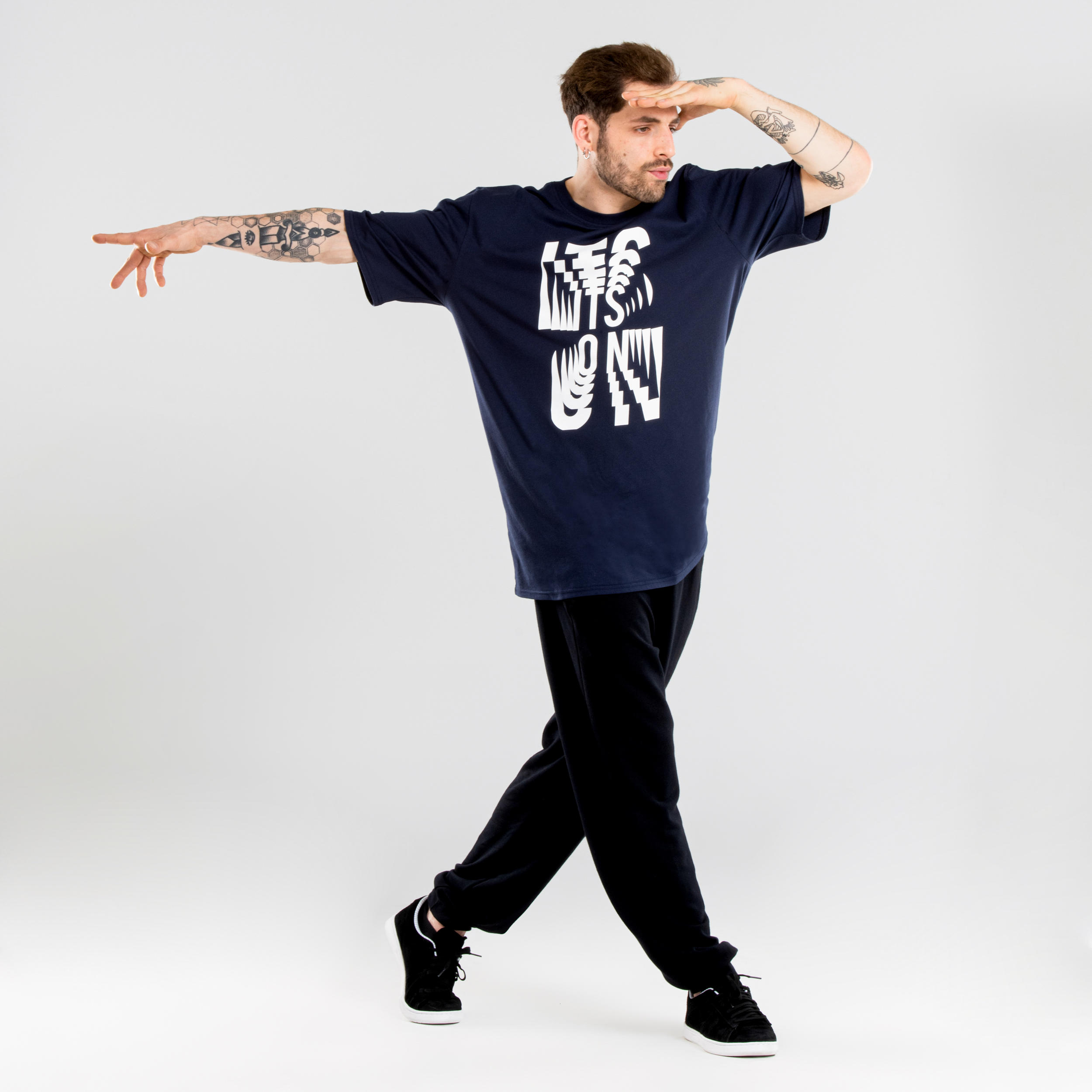 Men's oversized navy blue urban dance T-shirt with graphics