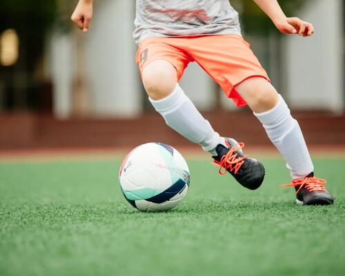 足球 | 選擇正確的足球鞋底：仿真人造草地及真草地大不同